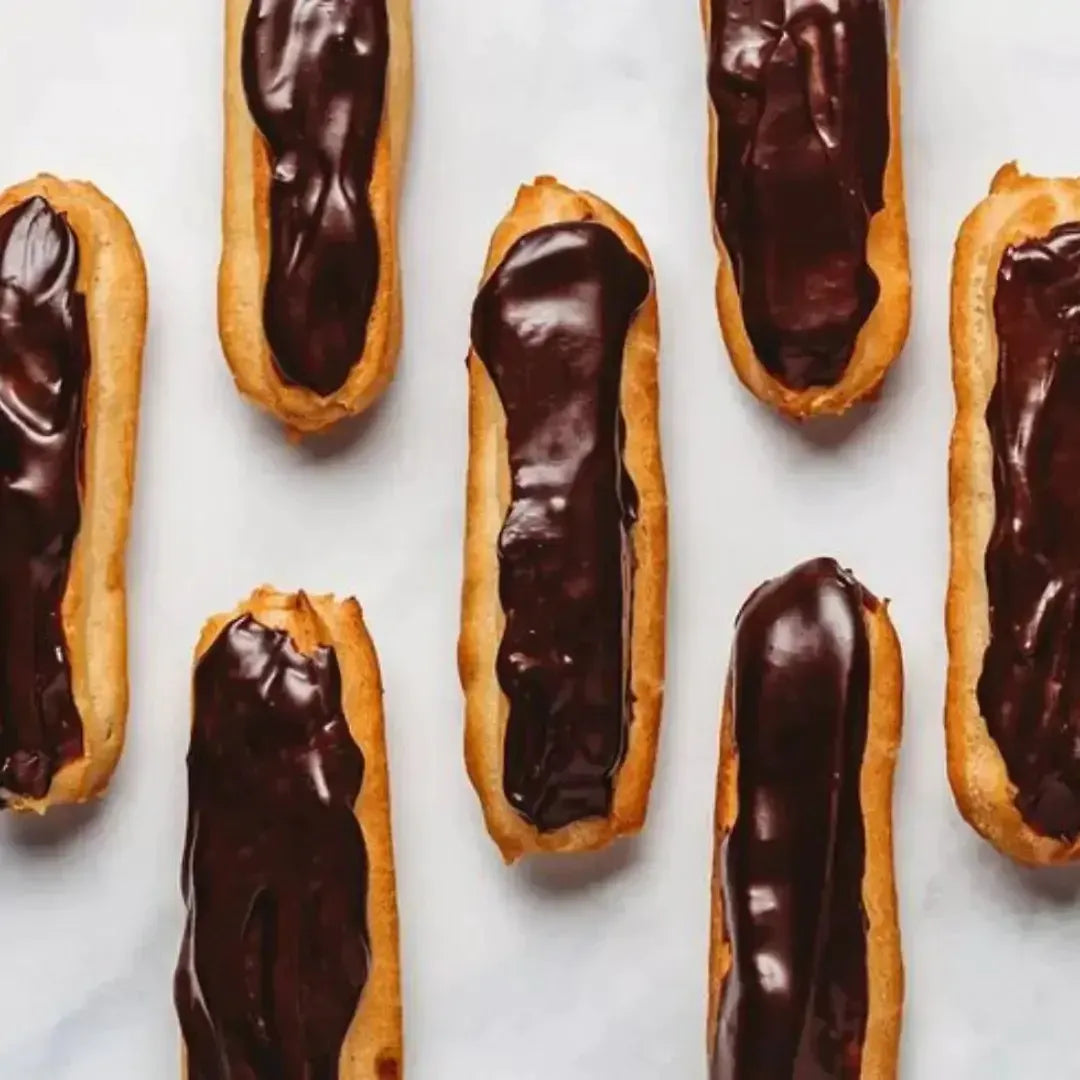 Chocolate Éclair (Veg - Contains Eggs, Dairy)